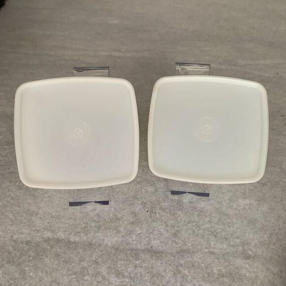 2 Vintage Tupperware 311-25 Containers With 310-33 Lids - Picture 1 of 9